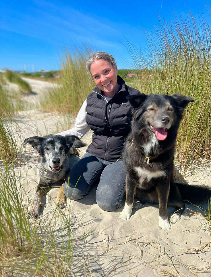 Mobile Tiertherapie auf Norderney – Ina Zahn mit Hunden